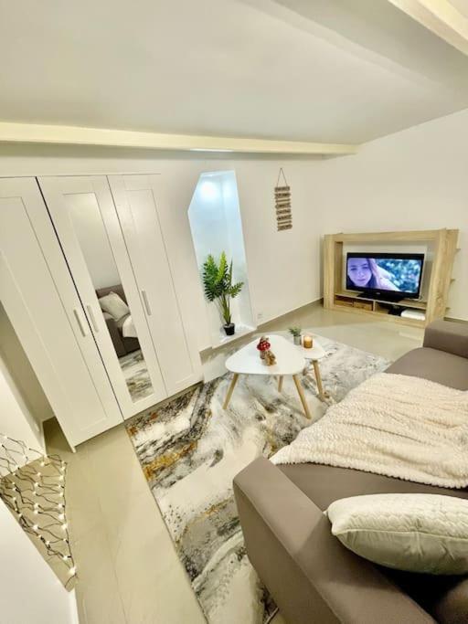 שאביל Studio Proche De Paris, Versailles Et La Defense מראה חיצוני תמונה